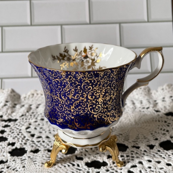 Queen Anne Tea Cup and Saucer #480 blue. Bone China made in England. - Picture 6 of 11